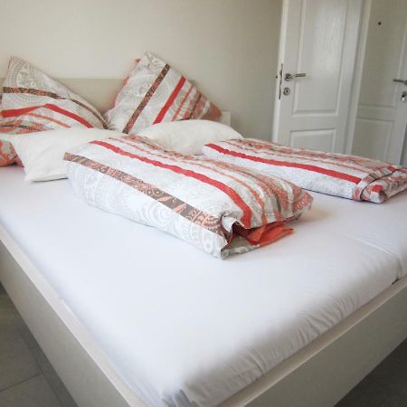 M&B Guest House Srima Bagian luar foto