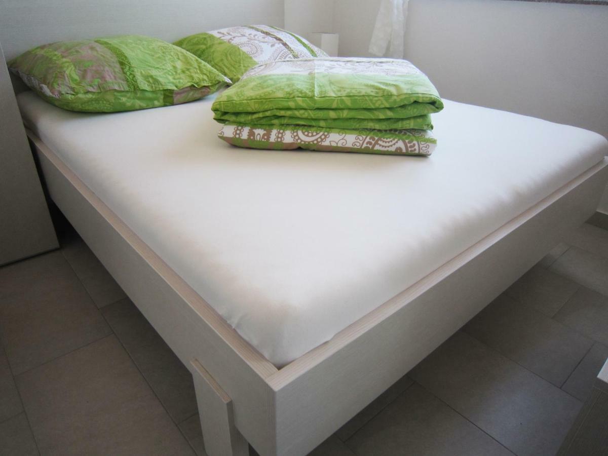 M&B Guest House Srima Bagian luar foto