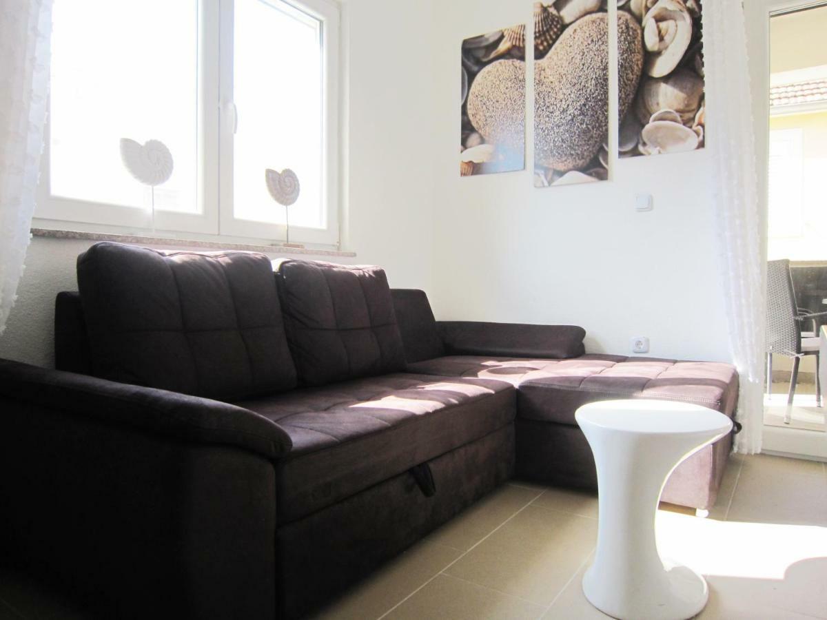 M&B Guest House Srima Bagian luar foto