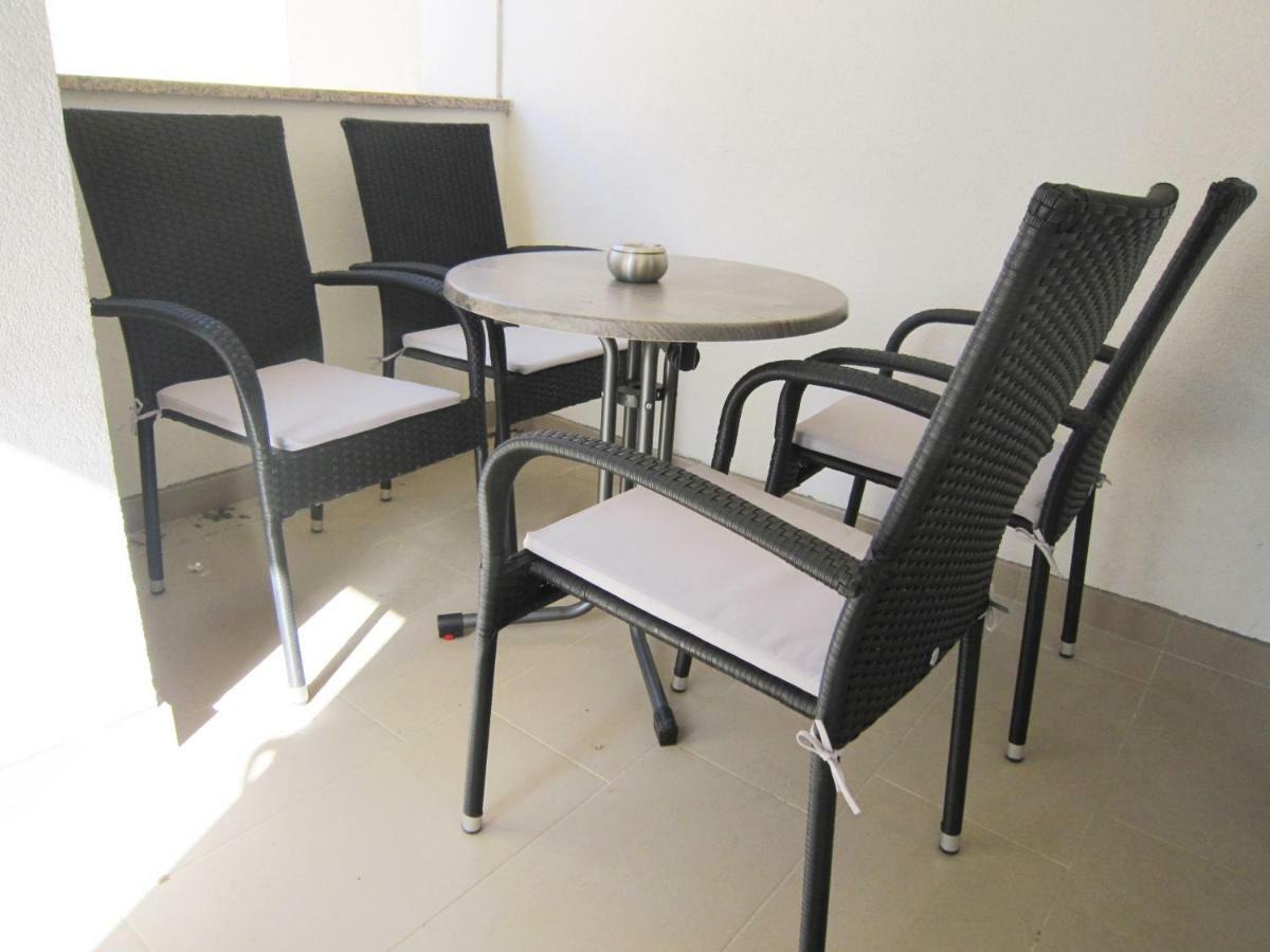 M&B Guest House Srima Bagian luar foto