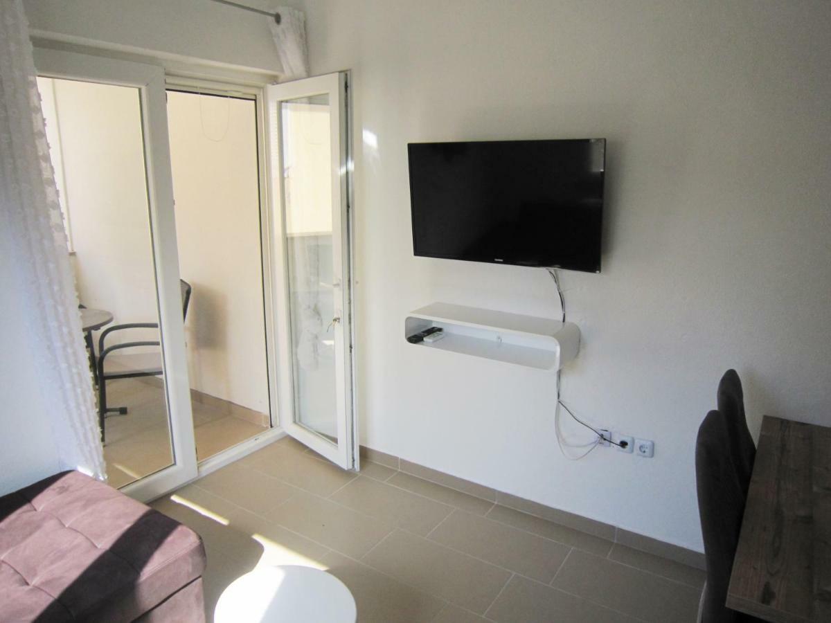 M&B Guest House Srima Bagian luar foto