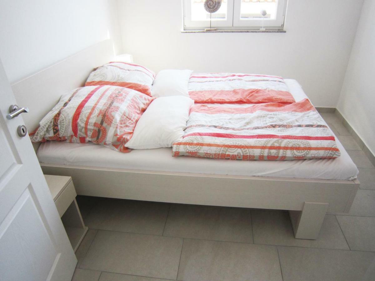 M&B Guest House Srima Bagian luar foto