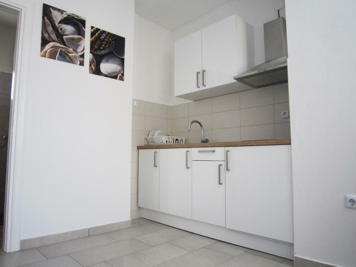 M&B Guest House Srima Bagian luar foto