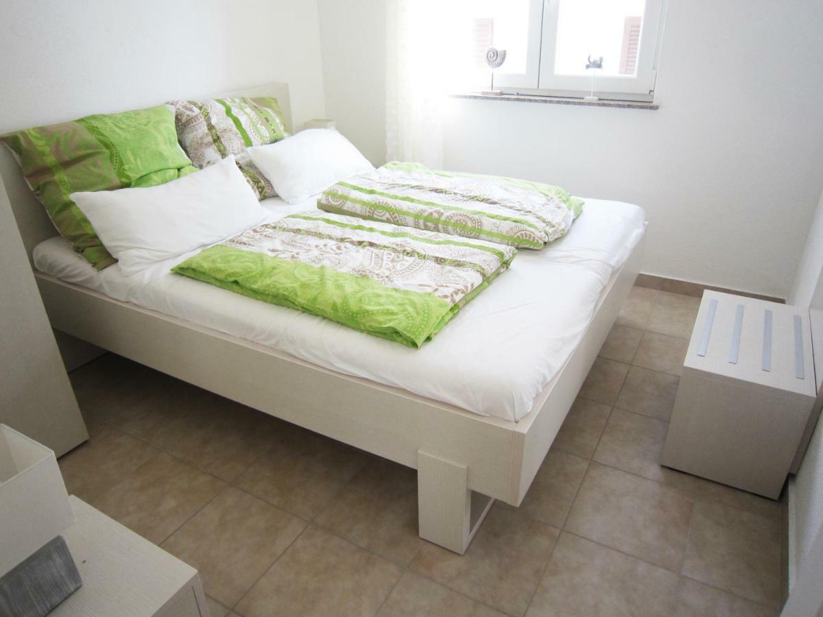M&B Guest House Srima Bagian luar foto