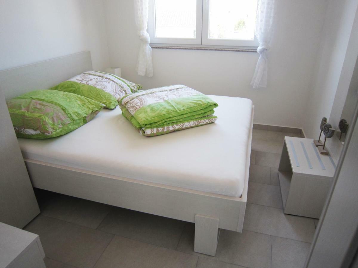 M&B Guest House Srima Bagian luar foto